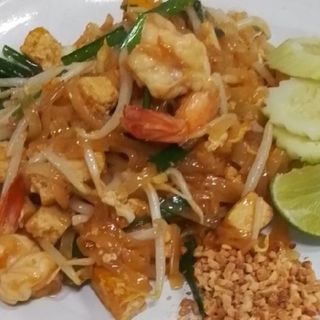77 Pad Thai sea food