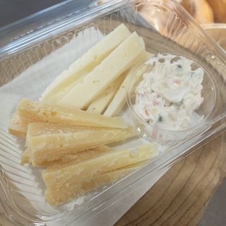 TIRANA---ASIAGO DOP FRESCO / ASIAGO DOP STRAVECCHIO / INSALATA RUSSA