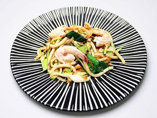 181. Spaghetti di udon con gamberi