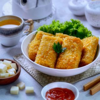 Chả giò hải sản 3 pezzi (involtini fritti di frutti di mare)