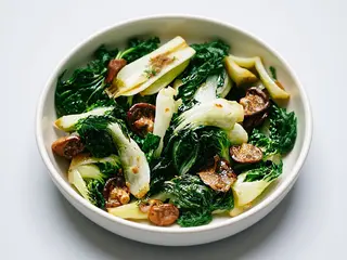 Bietolone cinese saltato con funghi shiitake