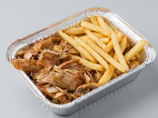 Patatine e kebab