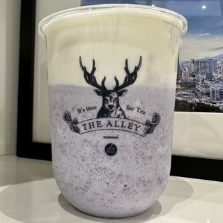 Taro smoothie with snow velvet cream cheese