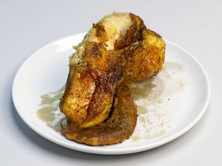 ½ Pollo campese più patate più 1 salsa pollo’n