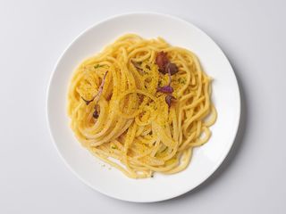Spaghetti bottarga e scorza di limone