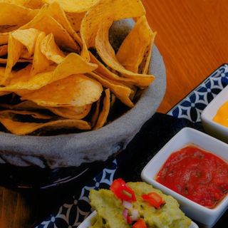 Tortilla chips con Cheddar