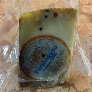 Pecorino Semistagionato al Pepe Nero