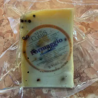 Pecorino Stagionato al Pepe Nero