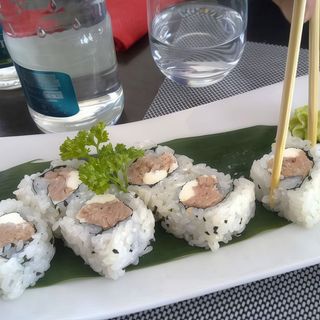 J56 Uramaki tonno cotto