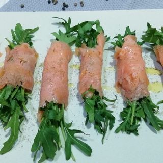 J07E Involtini con rucola