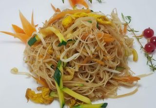 109 Spaghetti di riso con verdure