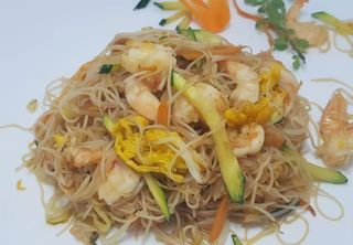 110 Spaghetti di riso con gamberi