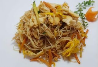 111 Spaghetti di riso con carne