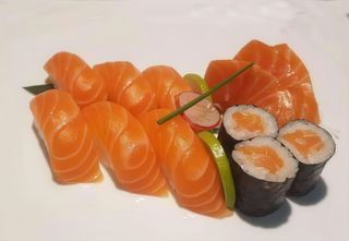 301 Sushi sashimi salmone 1 - 12 pezzi