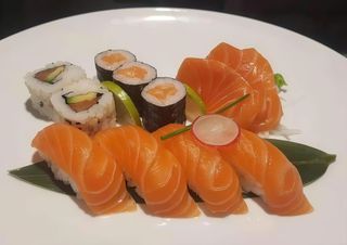 302 Sushi sashimi salmone 2 - 12 pezzi