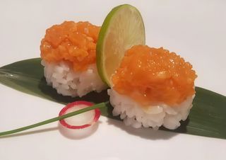 173 Spicy salmone rice gunkan - 2 pezzi
