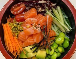 220 Salmone poke bowl