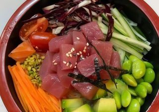 222 Tonno poke bowl
