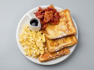 American breakfast w/ french toast