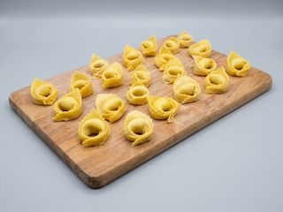 Tortelli con ripieno al formaggio di fossa al ragù