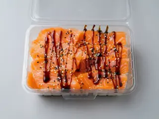 J121 Chirashi salmone