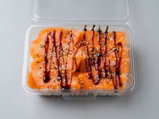 J121 Chirashi salmone