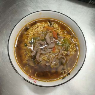 J138B Ramen con manzo e uova