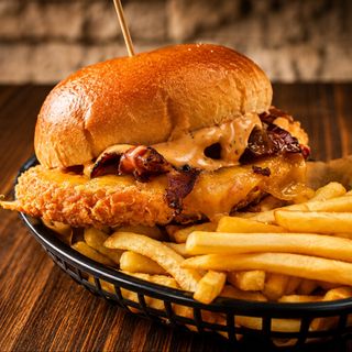 CHICKEN BURGER