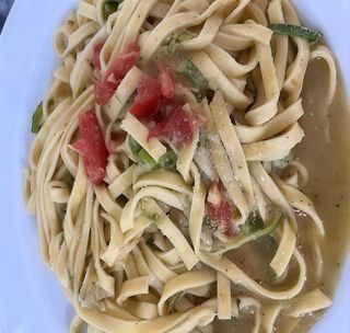 Linguine zucchine, pomodorino e crema di patate e
