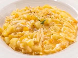 Pasta pesto pomodorini provola