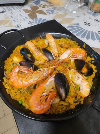 Paella con gamberoni e scampi giganti