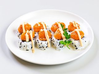 062. Uramaki spicy salmon roll