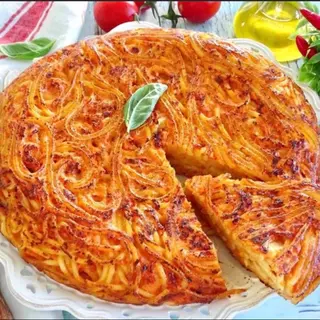 Pizza di bucatini