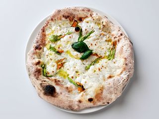 Bufala e fiori di zucca