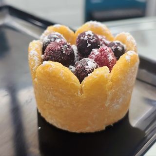 Charlotte con frutti rossi