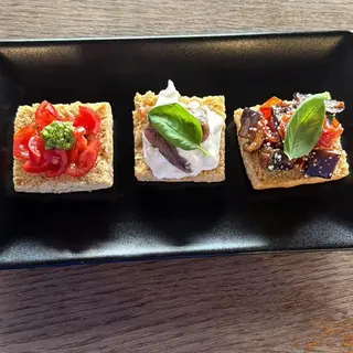 TRIS DI SCHIACCIATINE DI GRANO