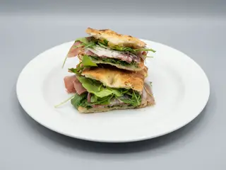 PAPOSCIA Crudo, rucola & grana