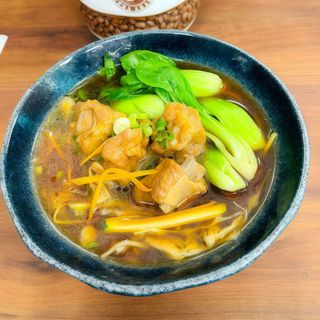 40. Noodles con brodo di maiale