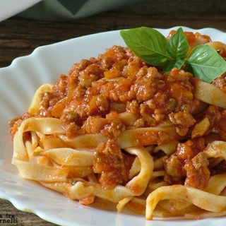 TAGLIATELLE AL RAGU
