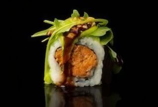394. Uramaki salmone cotto e rucola