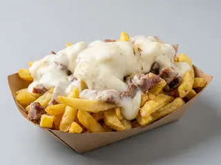Patatine provola e salsiccia