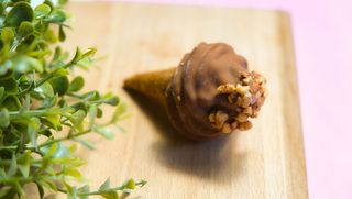 Mini cono gelato di nocciola - al pezzo