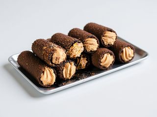 BOX DI CANNOLI FARCITI CON GELATO