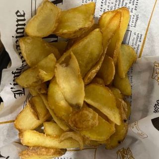 Patate fritte con buccia