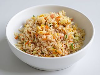 Riso con gamberi e verdure