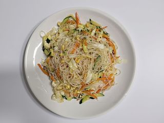 Spaghetti di riso con verdure