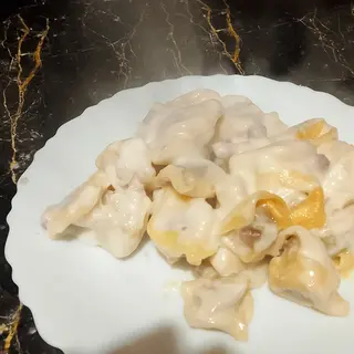 Tortellini con panna e prosciutto