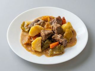 74. Vitello con patate al curry