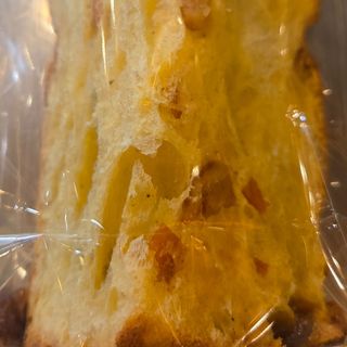 Fetta di panettone tradizionale