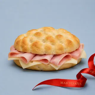 Focaccia prosciutto cotto e scamorza